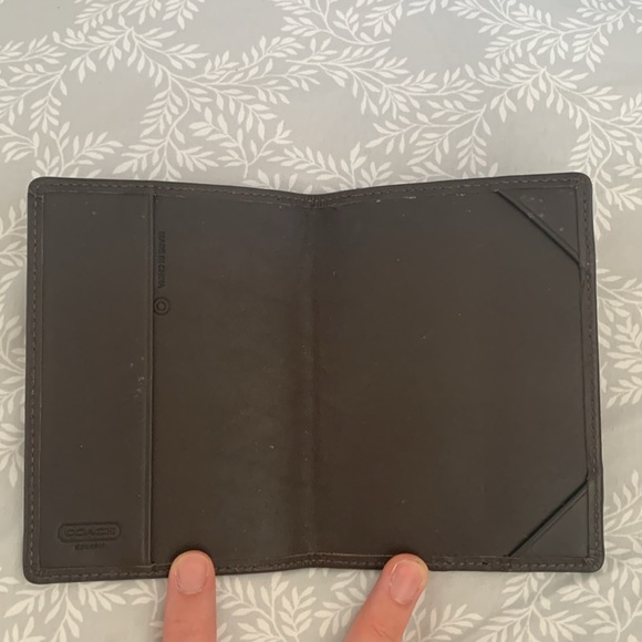 Coach passport case - Picture 3 of 4